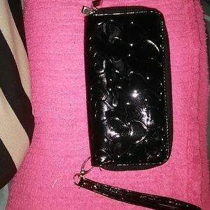 ❌SOLD❌Unknown Brand Black clutch with hearts on it