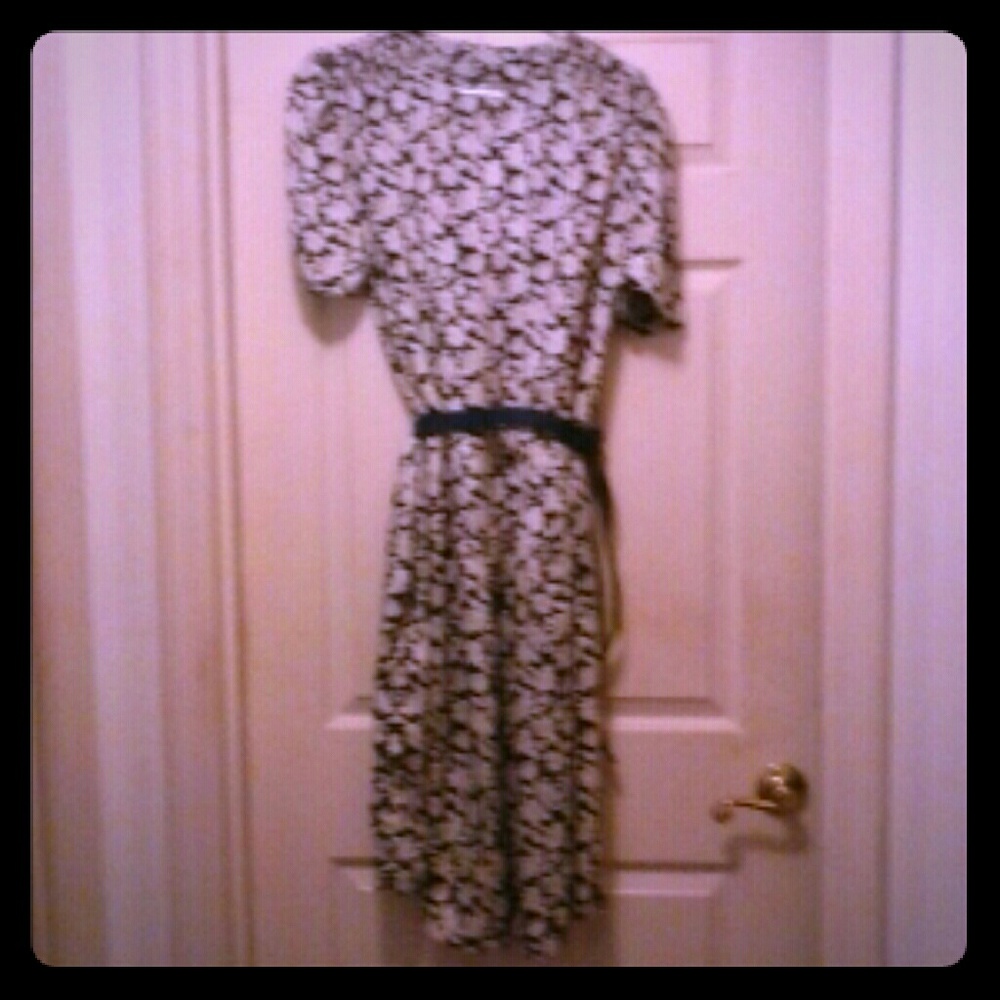Black & white Floral Dress w/ rousing design