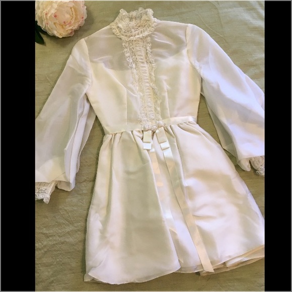 Vintage Handmade 1970 Wedding Mini Dress and Veil - Picture 5 of 8