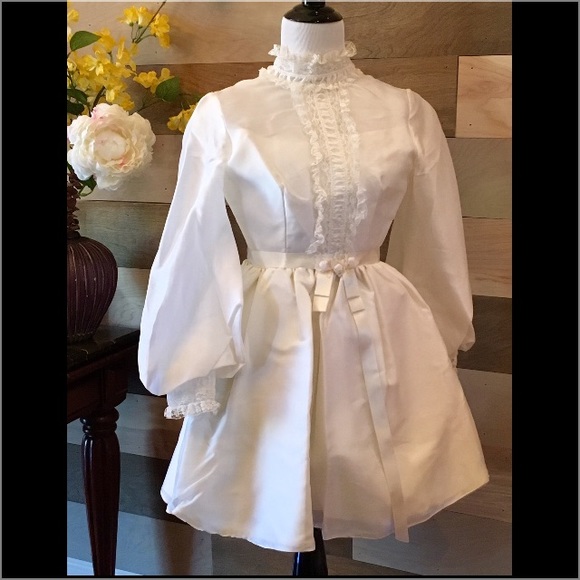 Vintage Handmade 1970 Wedding Mini Dress and Veil - Picture 8 of 8