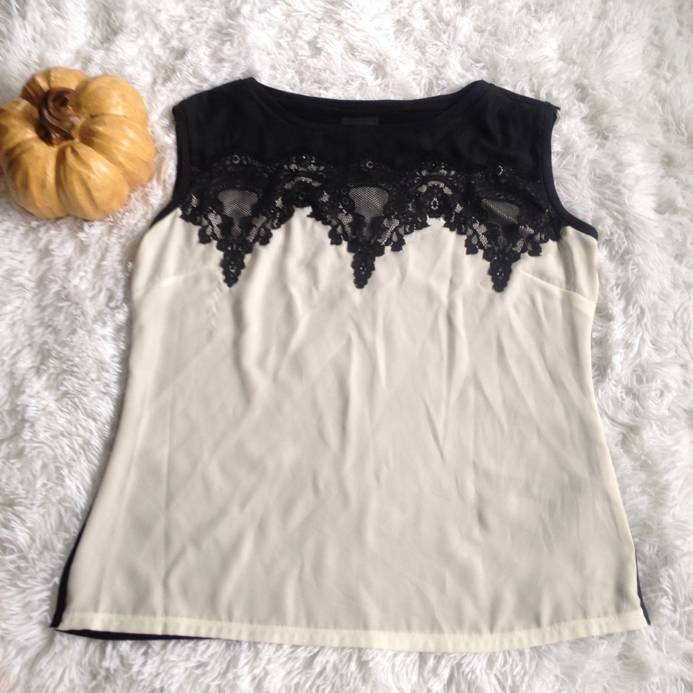 Worthington sleeveless blouse with lace detail.