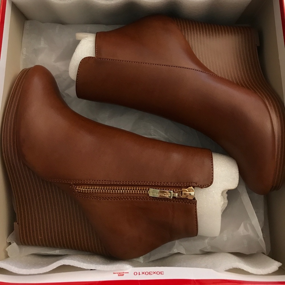 🔴Guess Keenton Wedge Booties🔴