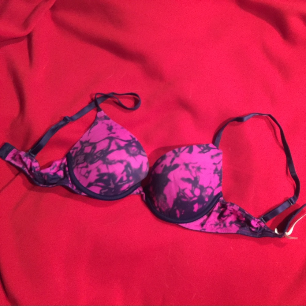 🚨ON SALE🚨Pink Victoria's Secret Push Up Bra 32B
