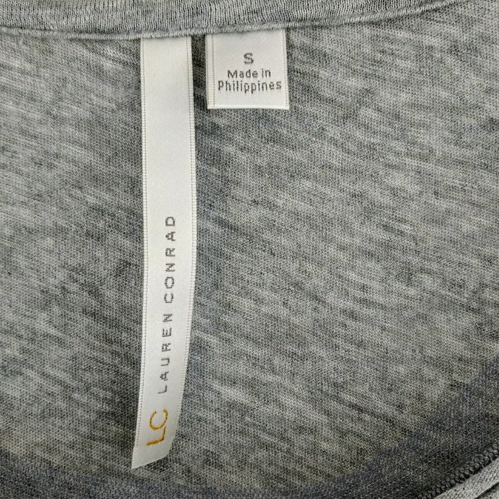 Grey Roses Lauren Conrad T-shirt - Picture 5 of 5