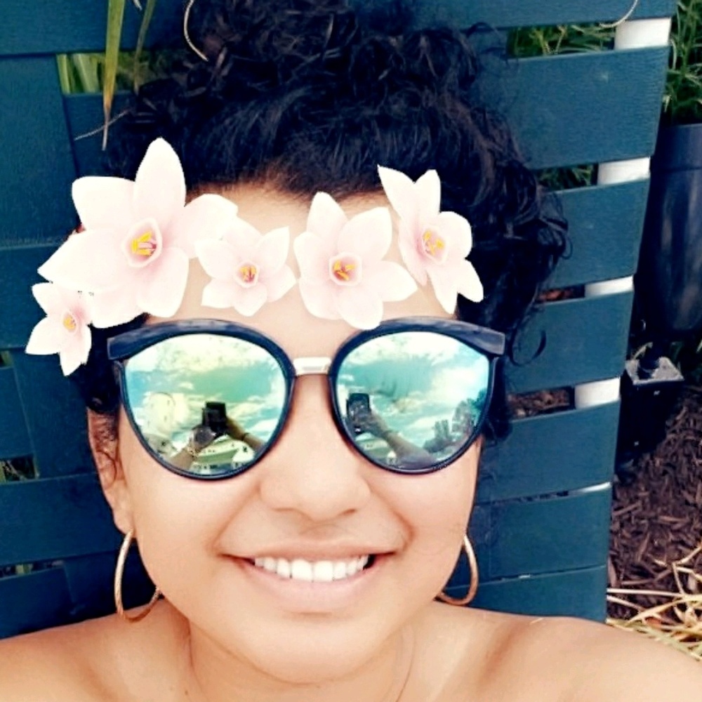 Meet your Posher, Maira