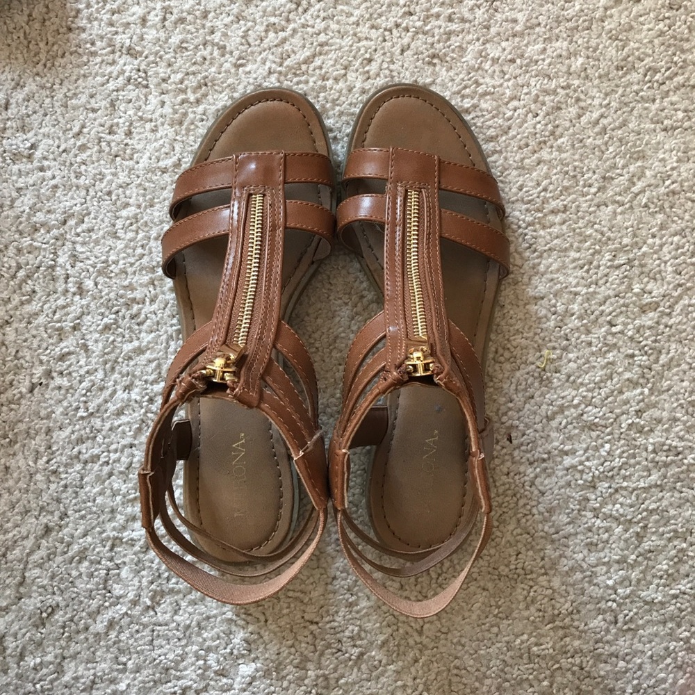 Super cute Gladiator Brown Sandals!