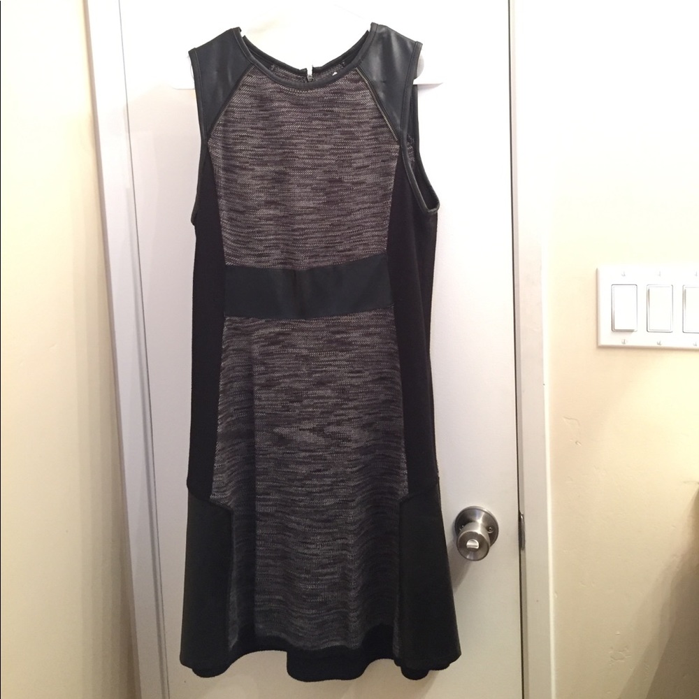 Curio dress Size M