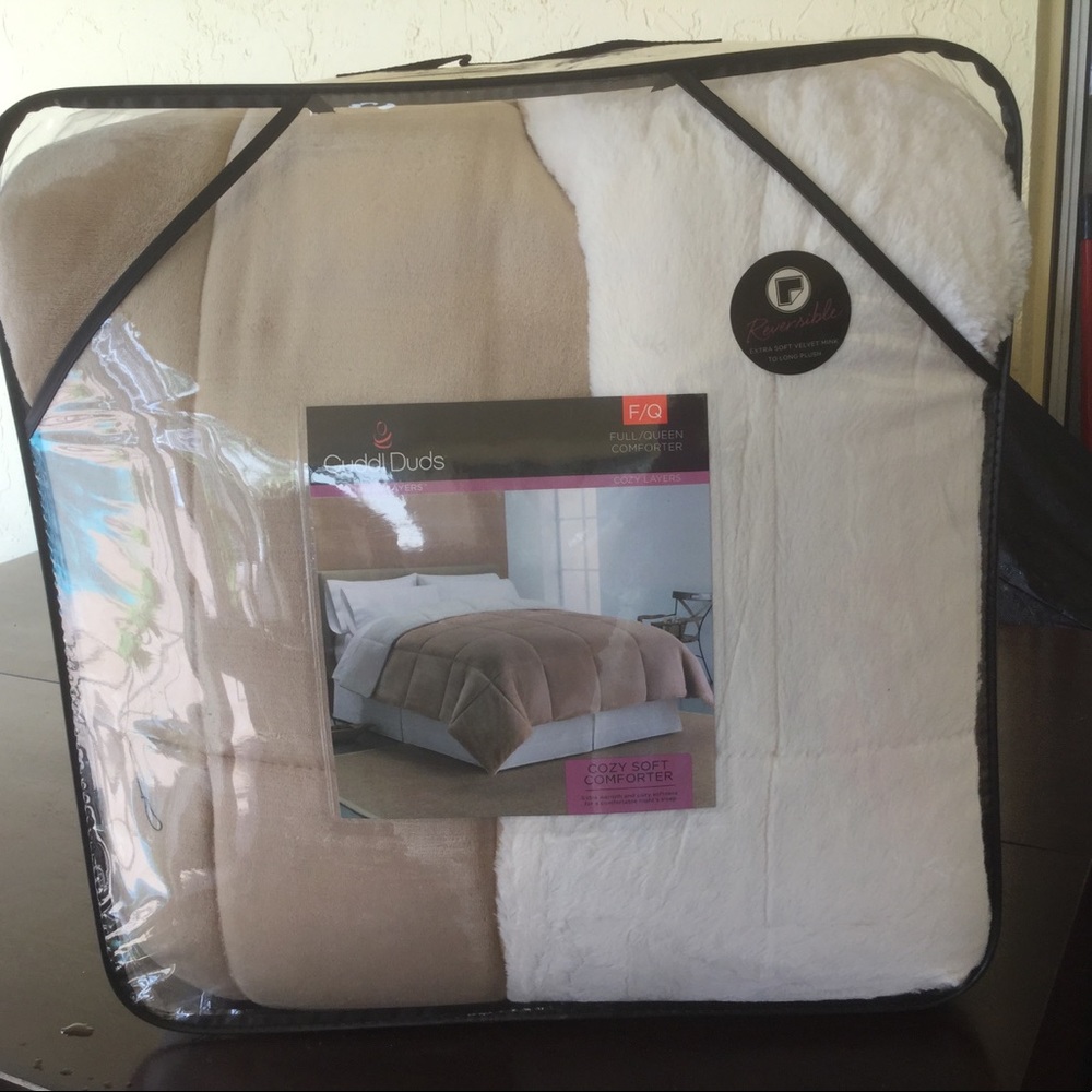 Cuddl duds F/Q reversible Sherpa comforter NWT