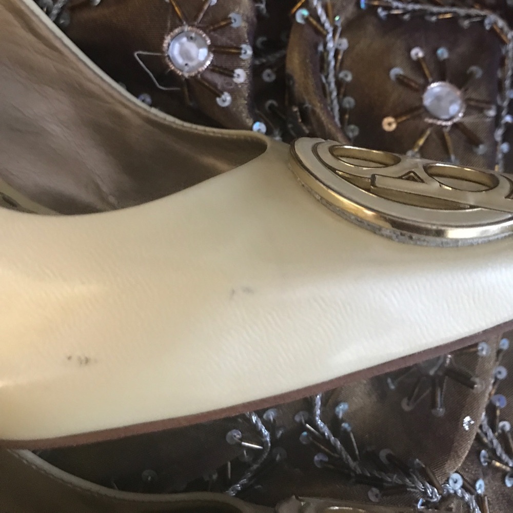 Shoes - Picture 3 of 4