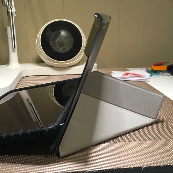 New Momax Flip Smart Cover for Apple iPad air 2. - Picture 7 of 8