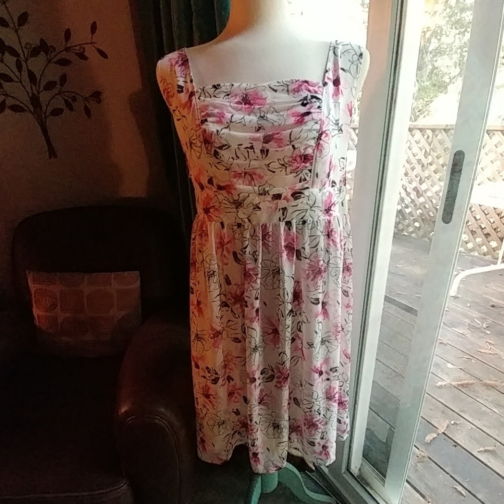 Pretty flower dress size 12