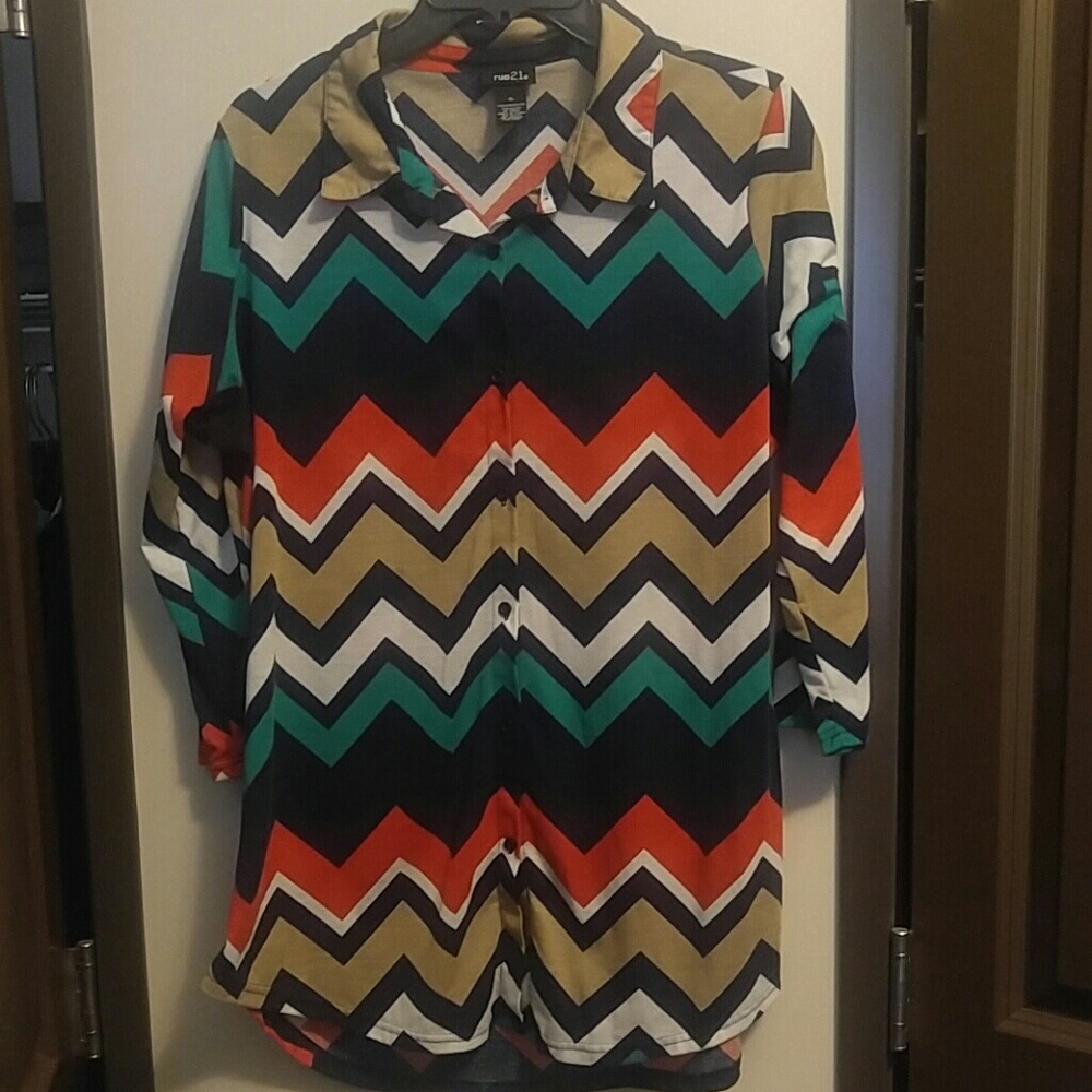 Chevron 3/4 length shirt.