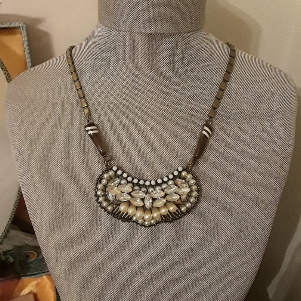 Anthropologie Collar Necklace in Crystal & Pearl