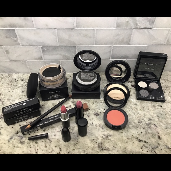 MAC Makeup - Picture 1 of 7