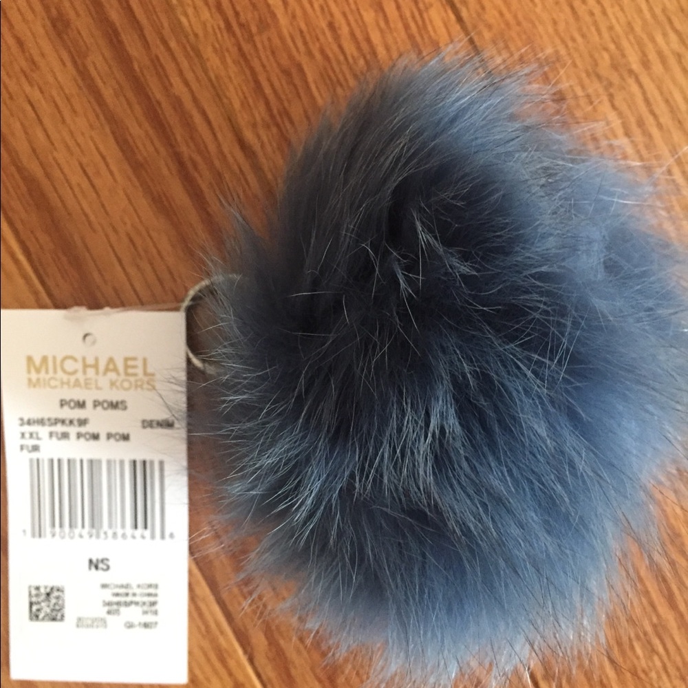 MICHAEL KORS XXL Pom Charms Bag Charm Keychain