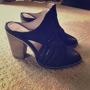 Seychelles Black Criss Cross Mule