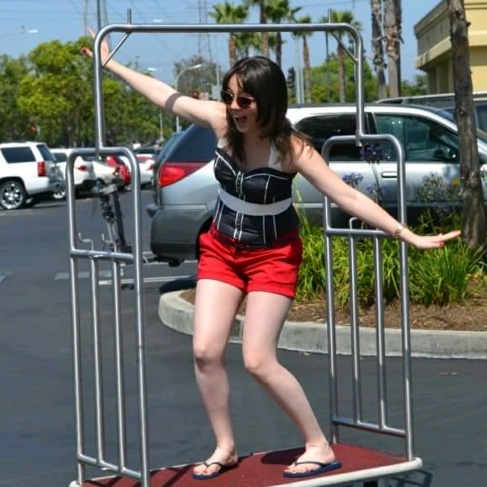 Meet your Posher, Elizabeth