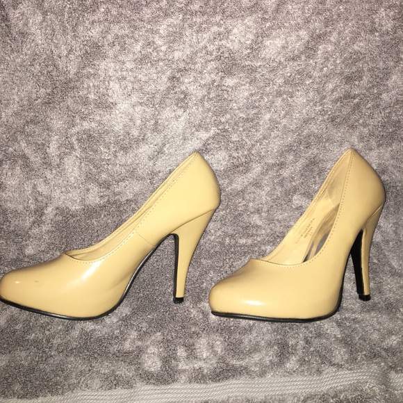 Shoes - Picture 2 of 4