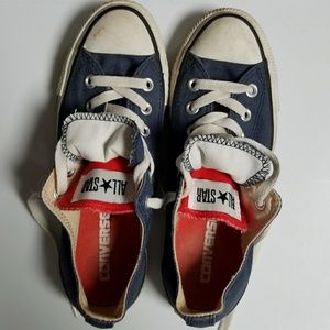 48 HR SALE💙Navy Blue and Red Accent Converse💙