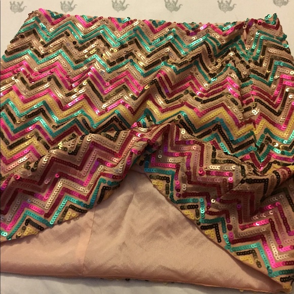 Sequins Mini Skirt NWT - Picture 3 of 4