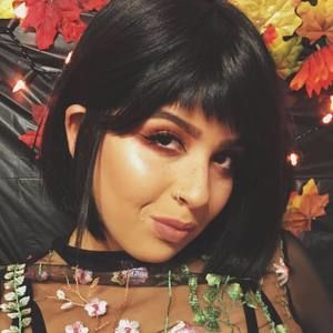 Meet your Posher, Ramona