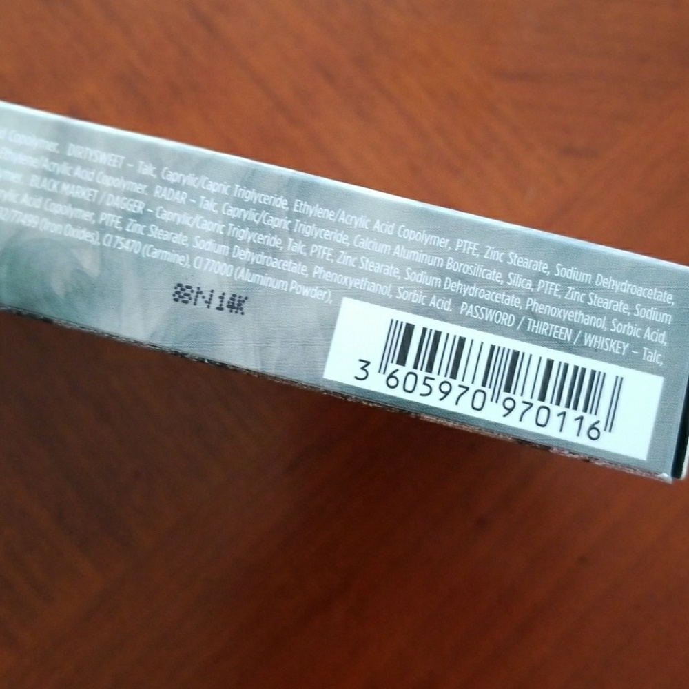 🎁NIB Urban Decay Naked Smoky Eyeshadow Palette - Picture 4 of 8