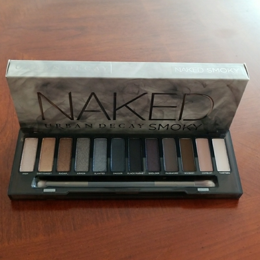 🎁NIB Urban Decay Naked Smoky Eyeshadow Palette - Picture 5 of 8