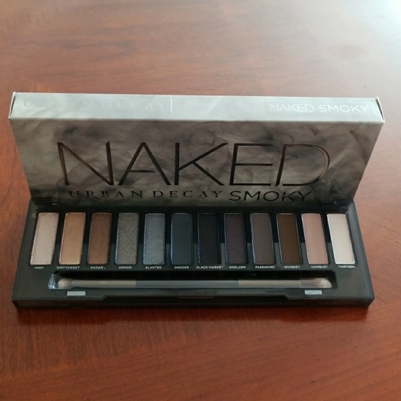 🎁NIB Urban Decay Naked Smoky Eyeshadow Palette - Picture 5 of 8