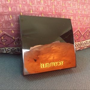 Laura Mercier Matte Radiance Baked Powder