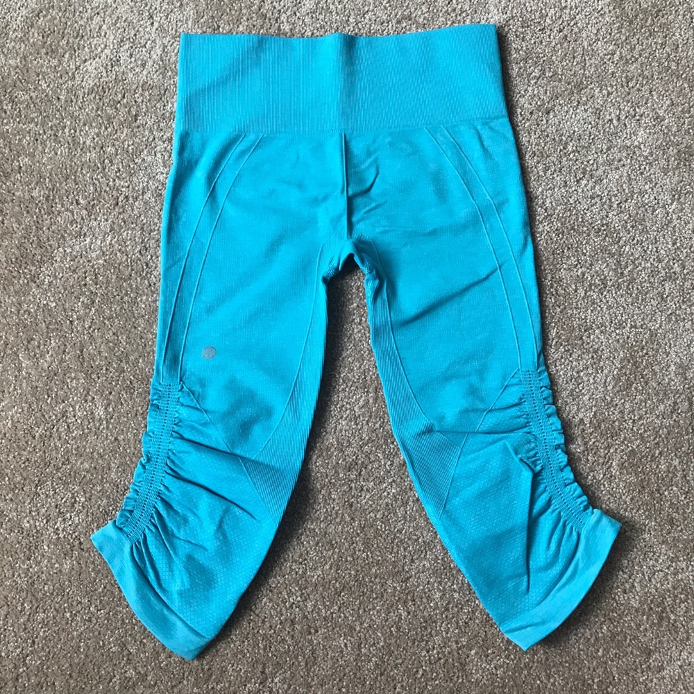 Lululemon In The Flow Crops Beach Blue 6 small