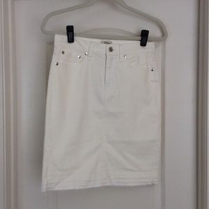 Jcrew white denim skirt with raw hem size 25