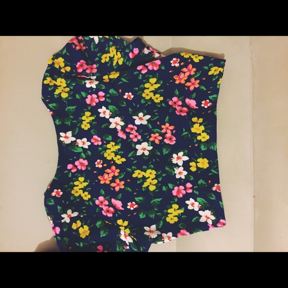 Floral Crop Top - Picture 2 of 2