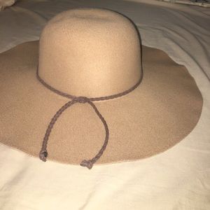 Tan floppy hat