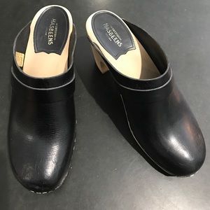 Swedish hasbeens clogs. Size 8. Black leather.