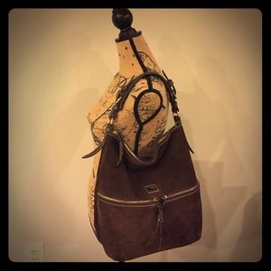 🦆Dooney & Bourke🦆 Medium Zipper Pocket Sac