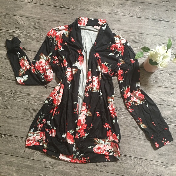🍑2/$35 or 3/$50🍑Floral Kimono Cardigan Black - Picture 6 of 7