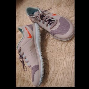 Nike Women's Fitsole. Hardly worn !