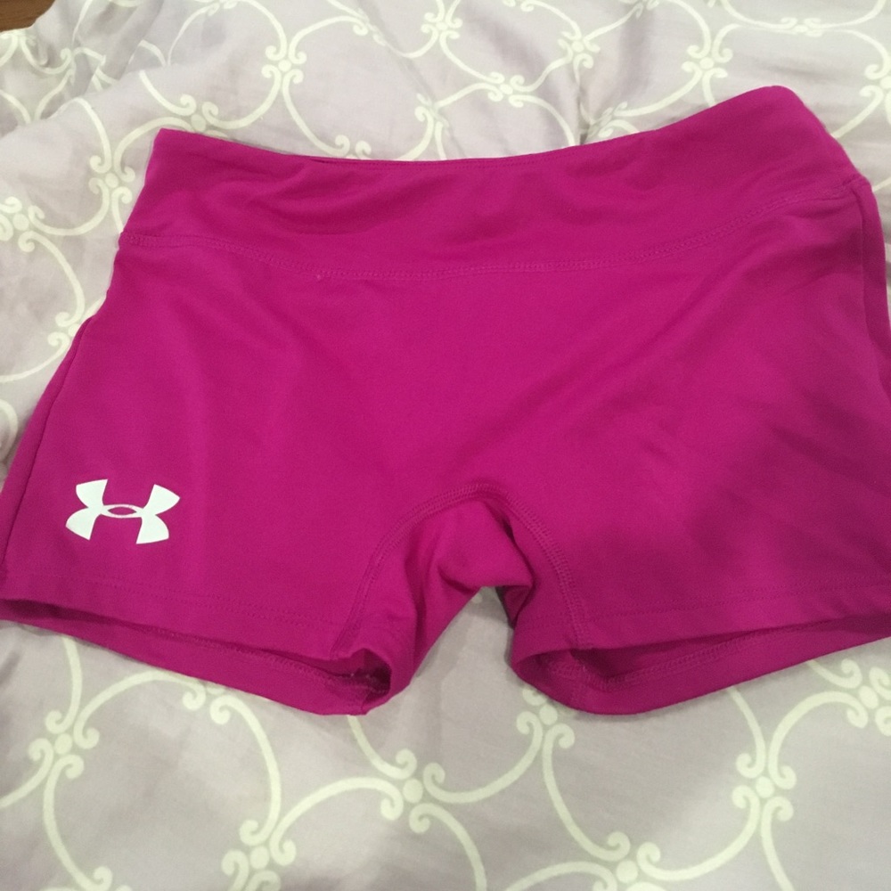 UNDERARMOUR FUCHSIA SHORTS||KIDS/GIRLS YOUTH LARGE