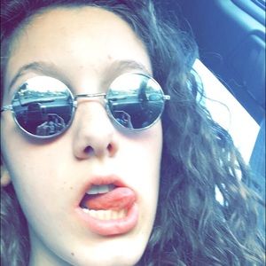 Meet your Posher, Claire