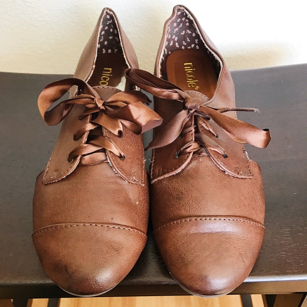 Brown Oxford/boat cutout slip-ons!