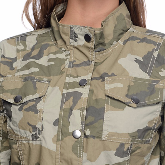 FINAL PRICE DROP! Jac Vanek Camo Jacket - Picture 3 of 7