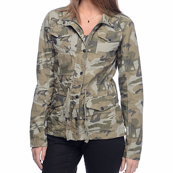 FINAL PRICE DROP! Jac Vanek Camo Jacket - Picture 2 of 7