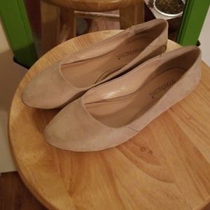 Nude flats
