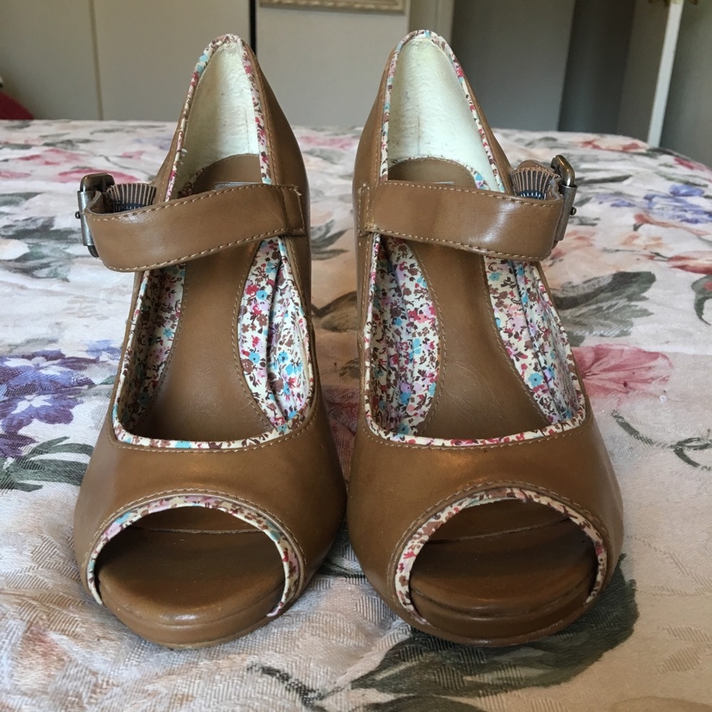 Peep toe heels
