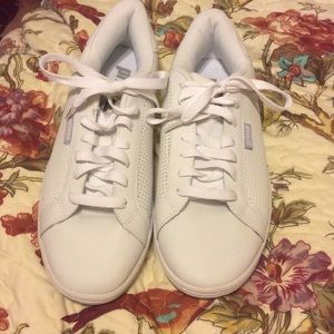 New white tennis shoes