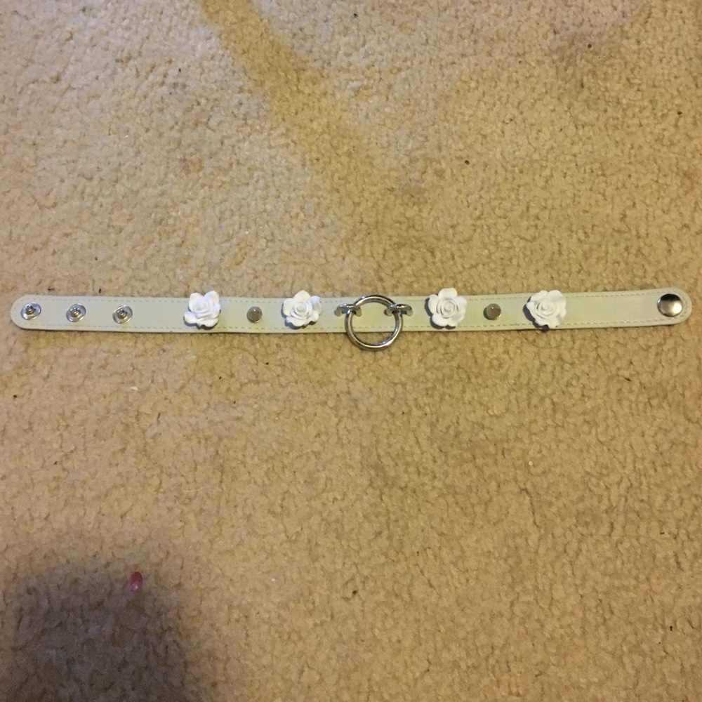 Periwinkle floral studded choker w/ ring Hot Topic