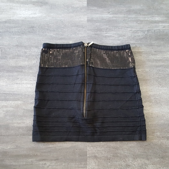 Black Sequined Line Detailed Mini - Picture 2 of 3