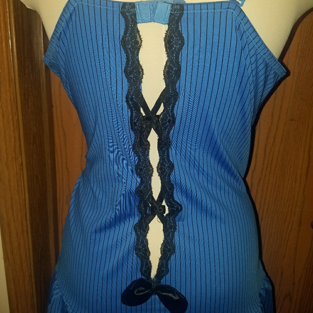 Lingerie - Picture 2 of 3