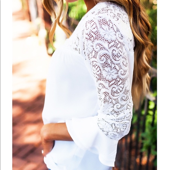 ✨White Chiffon & Lace Blouse W/ Flared Sleeves✨ - Picture 3 of 7