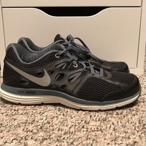 Black Nike Dual Fusion Lite